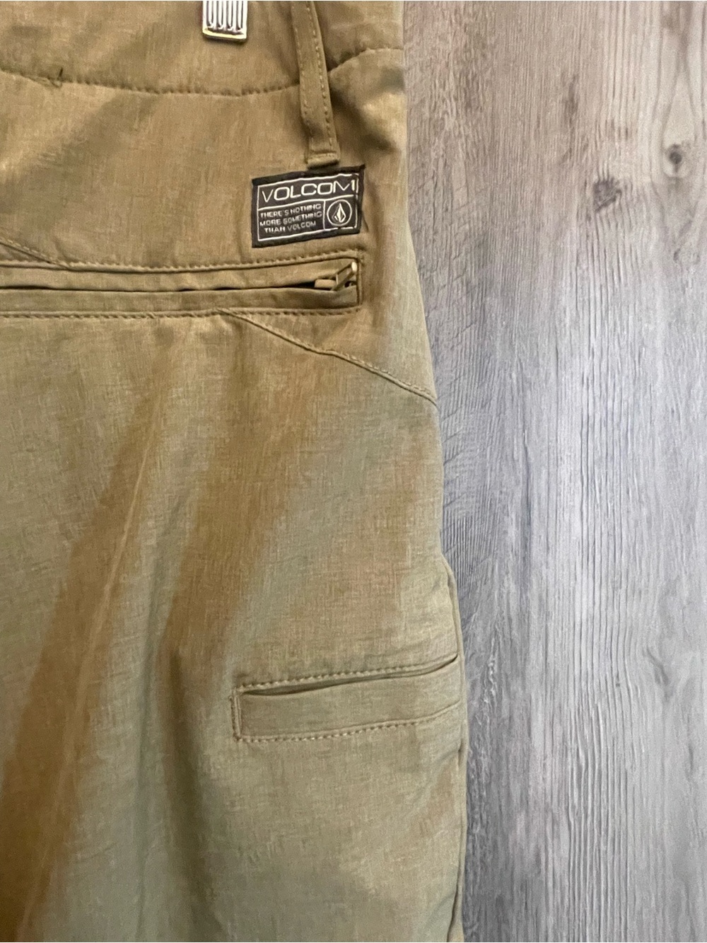 Volcom Mens Shorts 32x10" Surf & Turf Flat Front 4 Way Stretch Swimming Hiking - Picture 2 of 9